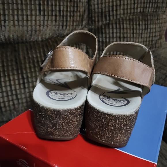 Abeo Una Wedge Sandals Stone Women's Size US 8 Neutral Comfort With Box - Picture 6 of 9